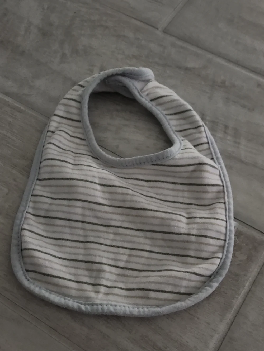 🌴🐻 Baby Bib in Light Gray Stripe - Soft Absorbent Kids Accessory